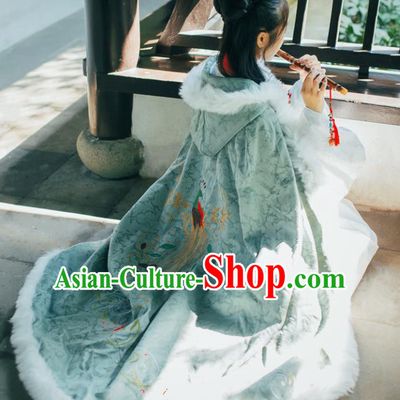 Chinese Traditional Costume Ancient Ming Dynasty Princess Embroidered Green Cloak for Women