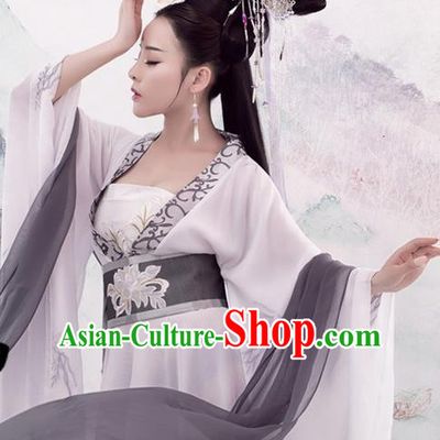 Traditional Chinese Tang Dynasty Imperial Consort Costumes Ancient Swordswoman White Dress and Headpiece for Women