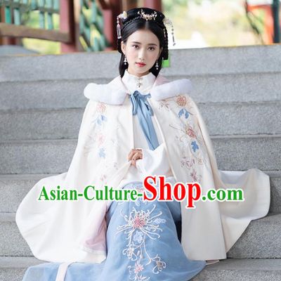 Chinese Ancient Ming Dynasty Princess Winter Costume Embroidered White Cloak for Women