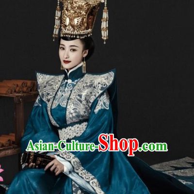 Chinese Traditional Ancient Southern and Northern Dynasties Empress Embroidered Costumes and Headpiece for Women