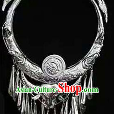 Chinese Traditional Miao Nationality Jewelry Accessories Ethnic Sliver Bull Head Necklace for Women