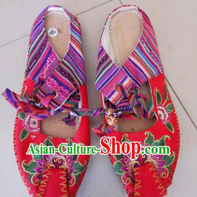 Chinese Traditional Handmade Embroidered Shoes Red Cloth Slippers for Women
