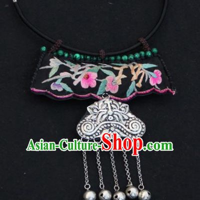 Chinese Traditional Jewelry Accessories Yunnan Miao Minority Embroidered Sliver Necklace for Women
