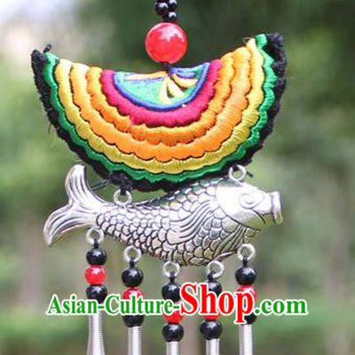 Chinese Traditional Accessories Yunnan Minority Yellow Embroidered Sliver Fish Necklace for Women
