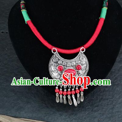 Chinese Traditional Accessories Yunnan Minority Carving Sliver Necklace for Women