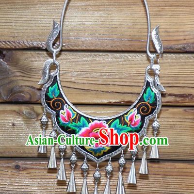Chinese Traditional Miao Minority Embroidered Red Peony Longevity Lock Necklace Ethnic Folk Dance Accessories for Women