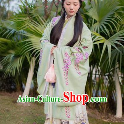 China Traditional Ming Dynasty Palace Lady Costume Ancient Embroidered Cloak for Women