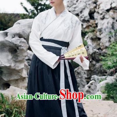 Chinese Ming Dynasty Swordsman Embroidered Costume Ancient Knight Clothing for Men