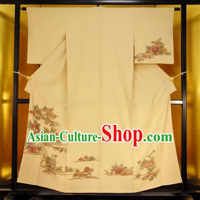 Japan Traditional Beige Furisode Kimonos Costume Japanese Shiromuku Yukata Dress for Women