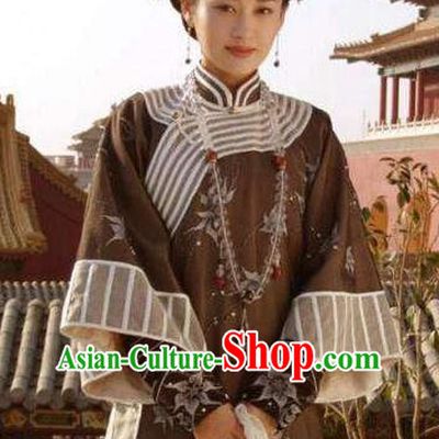 Chinese Ancient Qing Dynasty Empress Dowager Xiaozhuang Embroidered Manchu Dress Historical Costume for Women