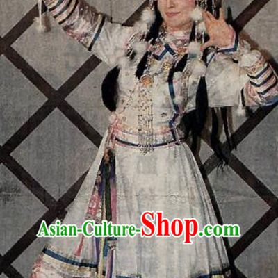 Chinese Ancient Qing Dynasty Mongolian Princess Xiaozhuang Embroidered Manchu Dress Historical Costume for Women