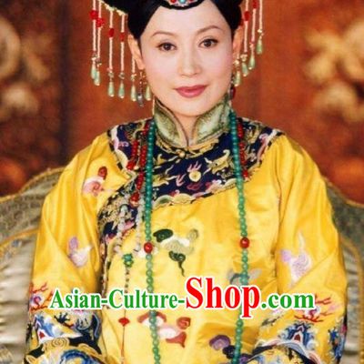 Chinese Ancient Qing Dynasty Manchu Empress Dowager Xiao Duan Embroidered Dress Historical Costume for Women