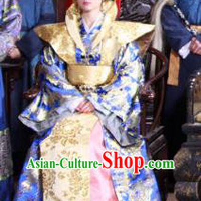 Ancient Chinese Ming Dynasty Queen Embroidered Historical Costume Empress Replica Costume for Women