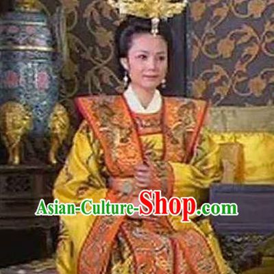 Ancient Chinese Ming Dynasty Founding Empress Ma of Zhu Yuanzhang Embroidered Replica Costume for Women