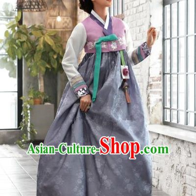 Korean Traditional Bride Hanbok Pink Blouse and Grey Embroidered Dress Ancient Formal Occasions Fashion Apparel Costumes for Women