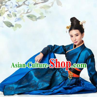 Ancient Chinese Ming Dynasty Heroine Embroidered Blue Dress Swordswoman Replica Costume for Women
