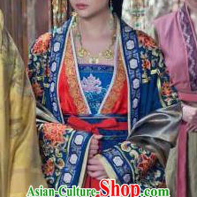 Chinese Song Dynasty Empress Wang Embroidered Dress Ancient Queen of Zhao Kuangyin Replica Costume for Women