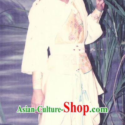 Chinese Song Dynasty Swordswoman Huang Rong Embroidered Dress Ancient Female Knight Replica Costume for Women