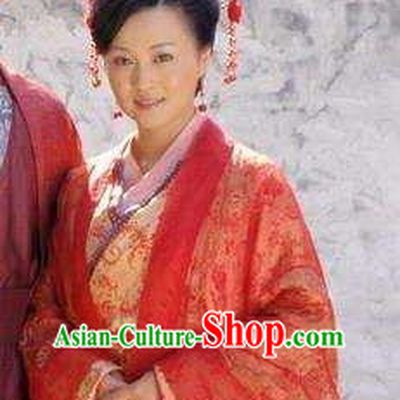 Chinese Ancient Song Dynasty Poet Huang Tingjian Wife Embroidered Replica Costume for Women