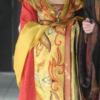 Ancient Chinese Tang Dynasty Consort Yang Yuhuan Embroidered Replica Costume and Headpiece Complete Set for Women
