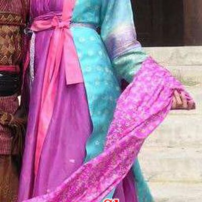 Chinese Ancient Tang Dynasty Courtesan Hanfu Dress Replica Costume for Women