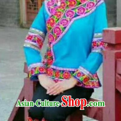 Traditional Chinese Miao Nationality Dance Blue Costume Chinese Hmong Minority Embroidered Costume for Women