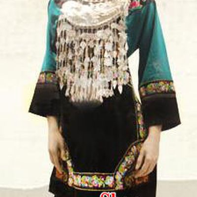 Traditional Chinese Shui Nationality Dance Costume and Headwear, China Ethnic Minority Embroidery Clothing and Headdress for Women