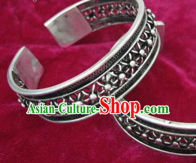 Traditional Chinese Miao Nationality Hair Accessories Hmong Female Folk Dance Hairpins Bracelet Sliver Necklace Headwear for Women Traditional Chinese Miao Nationality Hair Accessories Hmong Female Folk Dance Hairpins Bracelet Sliver Necklace Headwear for Women