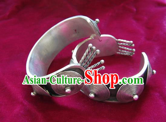 Traditional Chinese Miao Nationality Hair Accessories Hmong Female Folk Dance Hairpins Bracelet Sliver Necklace Headwear for Women Traditional Chinese Miao Nationality Hair Accessories Hmong Female Folk Dance Hairpins Bracelet Sliver Necklace Headwear for Women