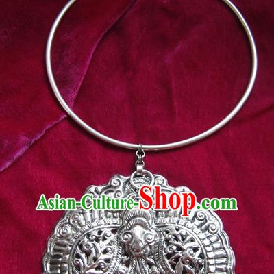 Chinese Handmade Miao Sliver Butterfly Necklace Hmong Nationality Necklet for Women