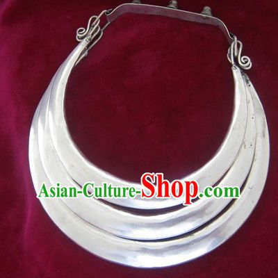 Chinese Miao Sliver Ornaments Wedding Necklace Traditional Hmong Sliver Necklet for Women