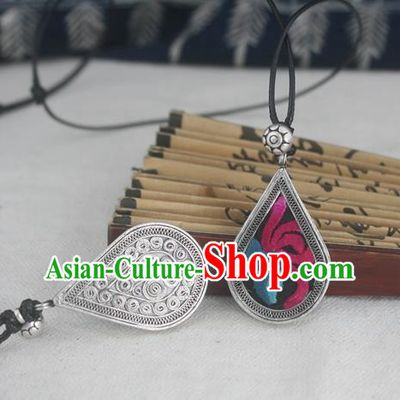 Chinese Traditional Miao Sliver Embroidered Black Necklace Traditional Hmong Necklet for Women