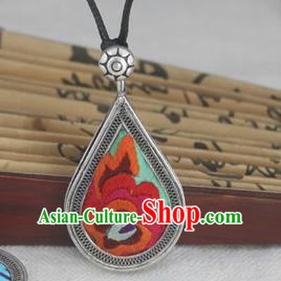 Chinese Traditional Miao Sliver Embroidered Green Necklace Traditional Hmong Necklet for Women