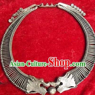 Chinese Traditional Ornaments Accessories Ancient Miao Minority Sliver Necklace for Women