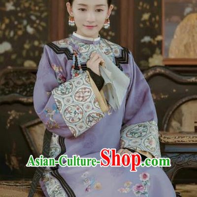 Chinese Ancient Drama Costume Story of Yanxi Palace Qing Dynasty Imperial Consort Embroidered Clothing and Headpiece for Women