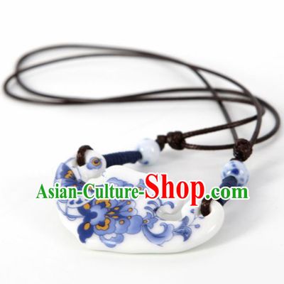 Top Grade Chinese Handmade Printing Blue Peony Jingdezhen Ceramics Necklace for Women