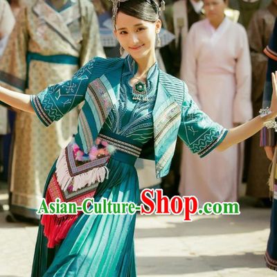 Traditional Chinese Ancient Young Lady Hanfu Dress Miao Minority Princess Costume and Headpiece for Women