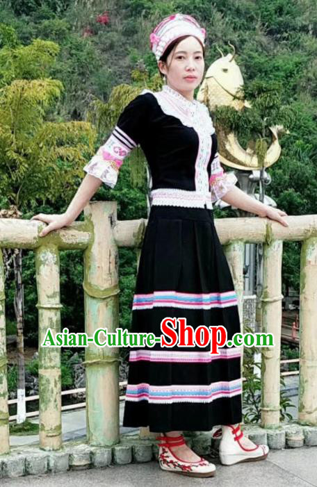 Traditional Chinese Miao Nationality Dance Clothing Hmong Ethnic Minority Costumes and Headwear Traditional Chinese Miao Nationality Dance Clothing Hmong Ethnic Minority Costumes and Headwear