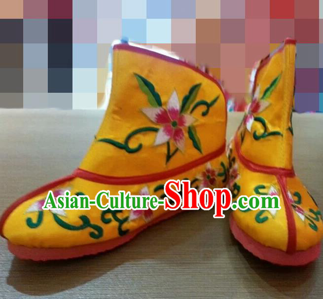 Traditional China Beijing Opera Costume Props Embroidered Robe and Hat Ancient Chinese Peking Opera Embroidery Clothing Traditional China Beijing Opera Costume Props Embroidered Robe and Hat Ancient Chinese Peking Opera Embroidery Clothing