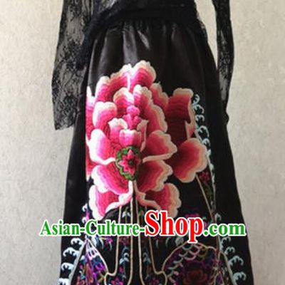 Traditional Chinese Handmade Embroidered Costume Tang Suit Embroidered Bust Skirt for Women