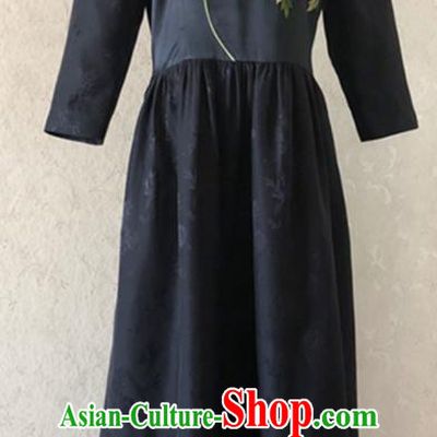 Traditional Chinese Handmade Embroidered Costume Tang Suit Black Cheongsam for Women