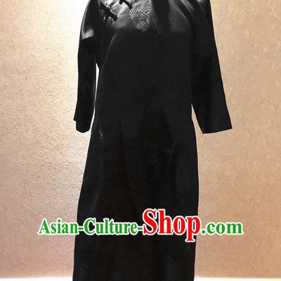 Traditional Chinese Handmade Embroidered Costume Tang Suit Black Cheongsam Long Robe for Women