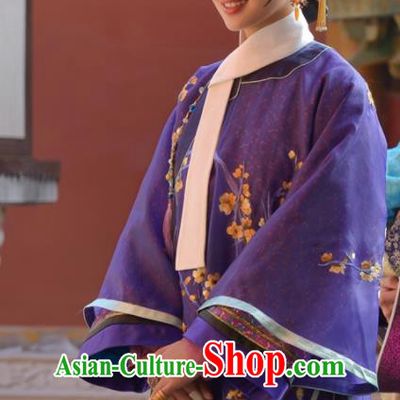 Chinese Ancient Qing Dynasty Ruyi Royal Love in the Palace Manchu Imperial Consort Costumes and Headpiece for Rich Women