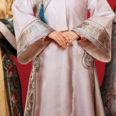 Chinese Ancient Drama Ruyi Royal Love in the Palace Qing Dynasty Imperial Concubine Embroidered Costumes and Headpiece for Women