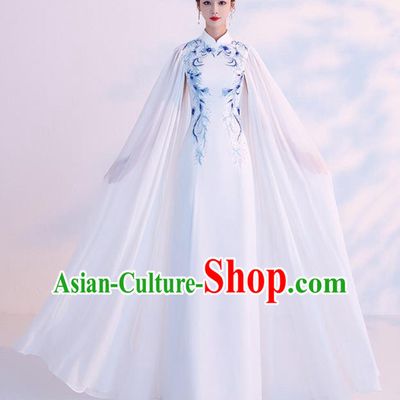 Chinese Traditional Costumes Elegant Embroidered White Cheongsam Qipao Dress for Women