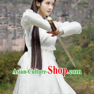 Chinese Ancient Female Swordsman Drama Love and Destiny Qing Yao Zhang Zhi Xi White Costumes and Headpiece for Women