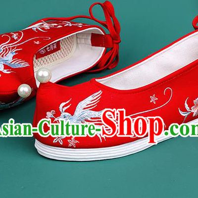 Chinese Traditional Embroidered Swallow Red Shoes Hanfu Pearl Shoes Princess Shoes for Women