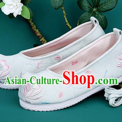 Chinese Wedding Embroidered Chrysanthemum Light Green Shoes Traditional Hanfu Shoes Princess Shoes for Women