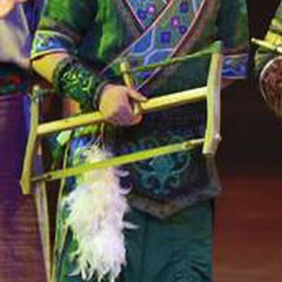 Huang Si Jie Chinese Tujia Minority Green Clothing Stage Performance Dance Costume and Headpiece for Men