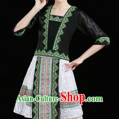 Chinese Traditional Zhuang Nationality Costume Ethnic Folk Dance White Pleated Skirt for Women